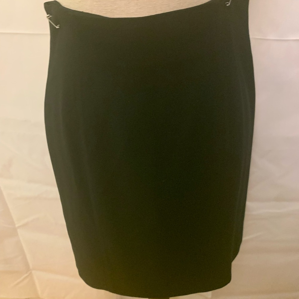 PREVIEW collection. black skirt. Great for work. Size 8